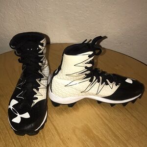 Boy’s Under Armour Soccer Cleats